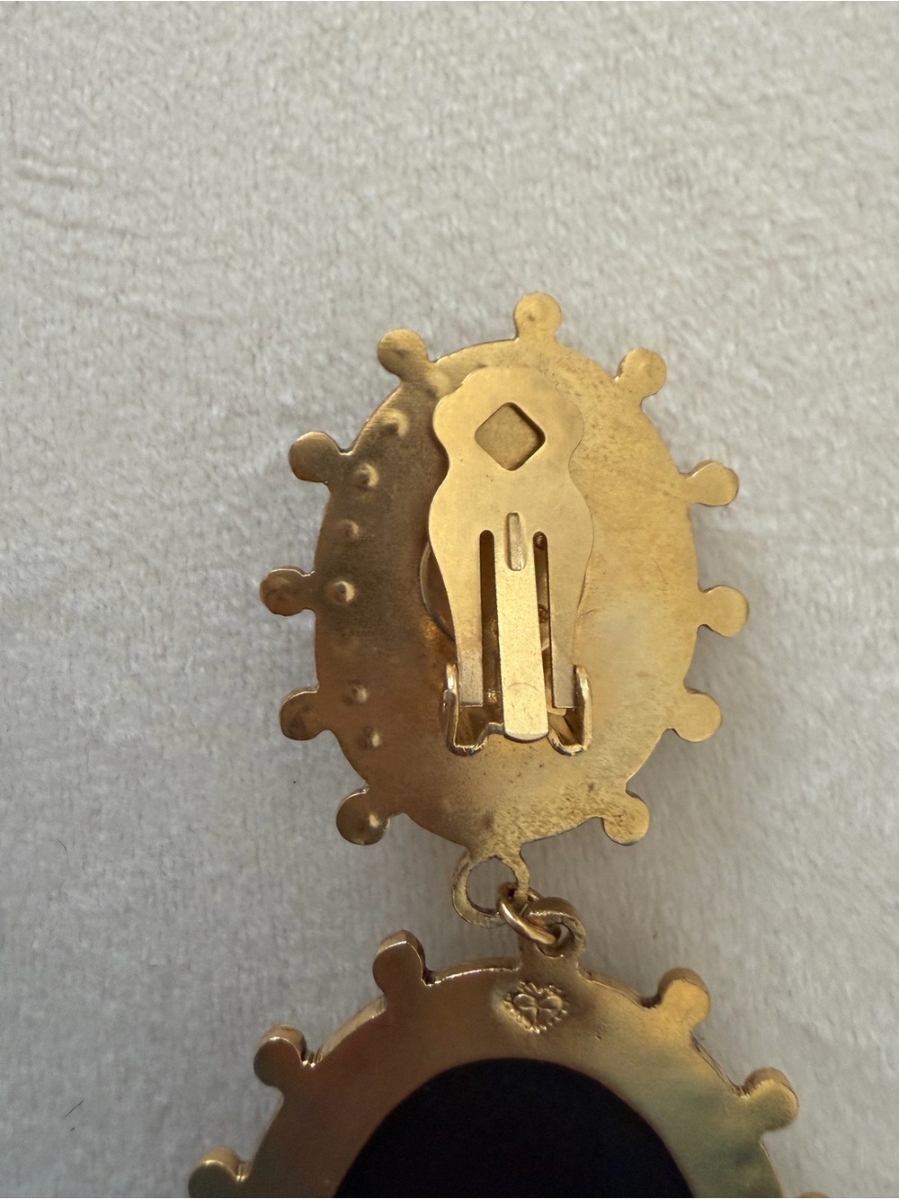 VSA-Virgin Cameo Statement Clip Earrings - Picture 6 of 7